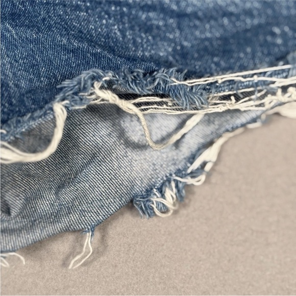 Levi's 501 Denim Shorts Women's 24 Blue Mid-Rise Hem Button-Fly Distressed - Picture 3 of 14